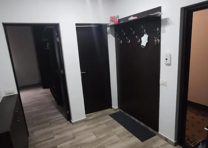 Christie's 2 Central Apartment *