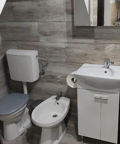 Christie's 2 Central Lejlighed