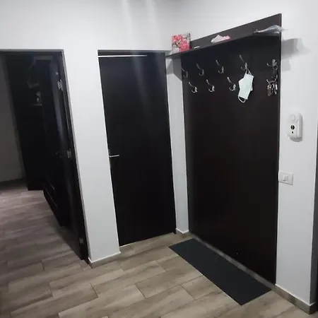 Christie's 2 Central Apartman *